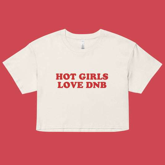 Loose-fit crop top with red text - hot girls love DnB 